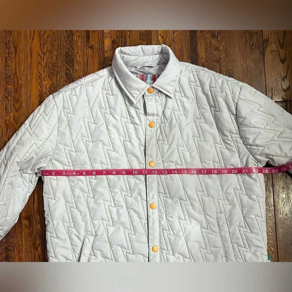 URBAN OUTFITTERS Lightning Bolt Puffer Jacket in Light Gray with Green Stitching